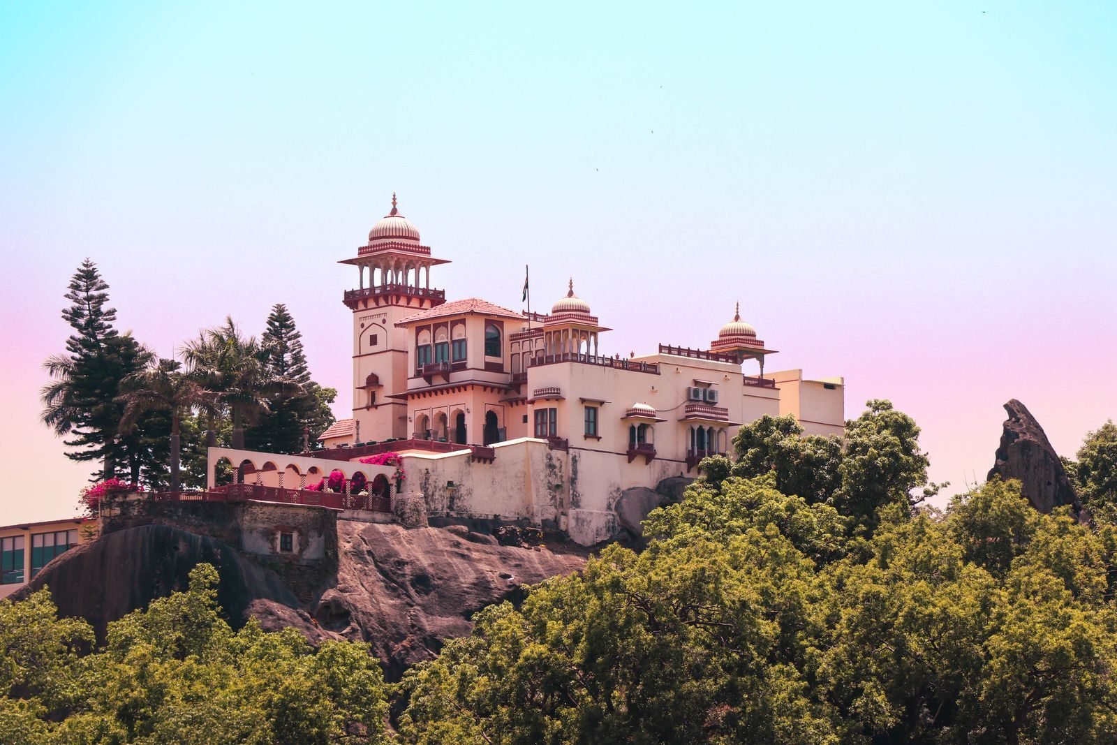 WelcomHeritage Fernhills Royal Palace